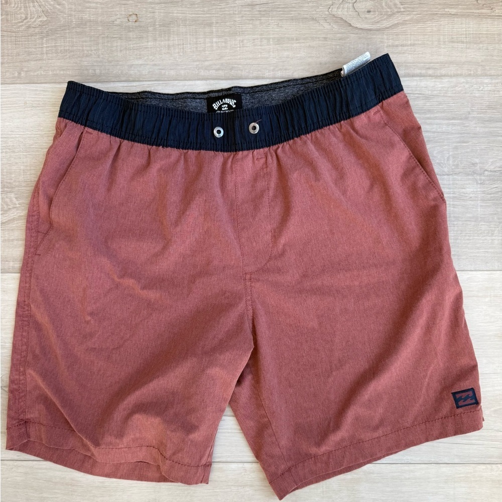 Billabong men’s Size Medium Board Shorts